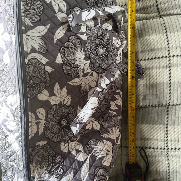 NWOT Vera Bradley Floral Quilted Duffle Bag - Picture 6 of 7